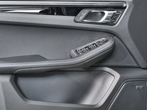New 2026 Porsche Macan AWD/4WD image 6