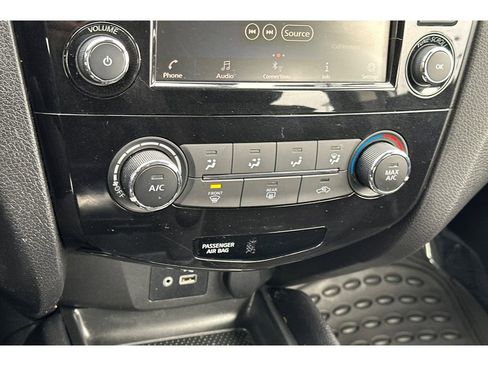 Used 2021 Nissan Rogue Sport S image 21