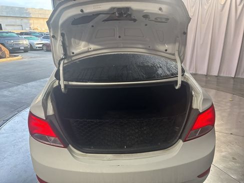 Used 2015 Hyundai Accent GLS w/ Option Group 02 image 9