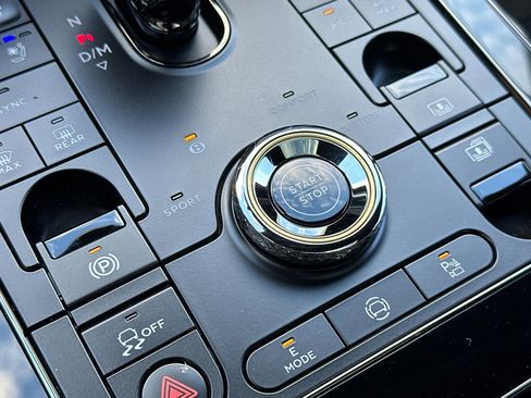 New 2025 Bentley Flying Spur Plug-In Hybrid image 25