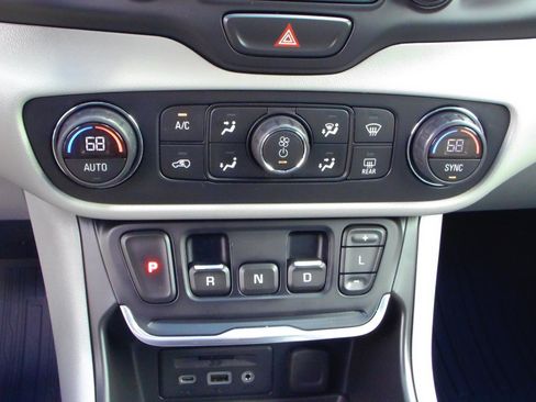 Used 2019 GMC Terrain SLT w/ Preferred Package AWD/4WD image 23