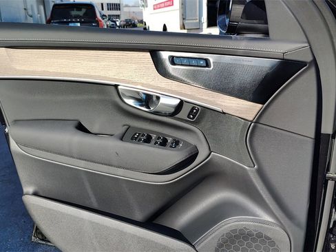 New 2026 Volvo XC90 B6 Plus image 8