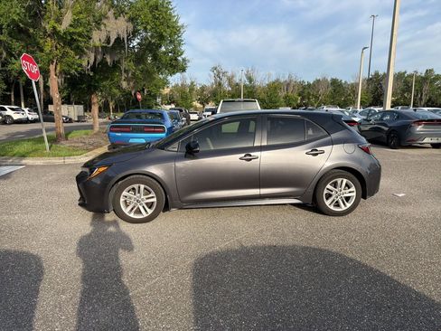 Used 2021 Toyota Corolla SE FWD image 2