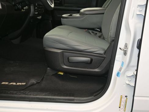 Used 2019 RAM 1500 Express AWD/4WD image 21