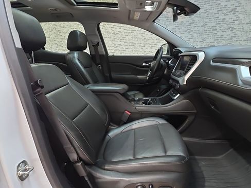 Used 2023 GMC Acadia SLT w/ Elevation Edition image 11