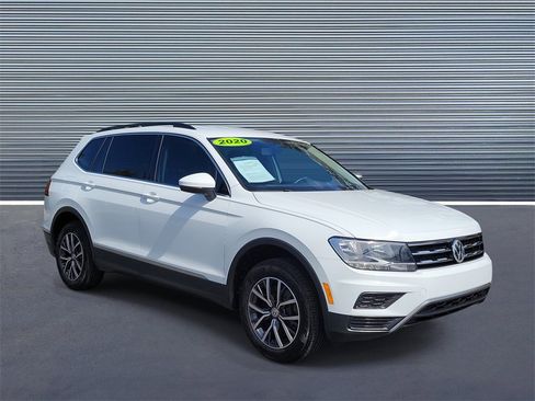 Used 2020 Volkswagen Tiguan SE image 2