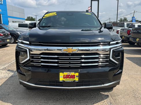 Used 2026 Chevrolet Suburban LT AWD/4WD image 3