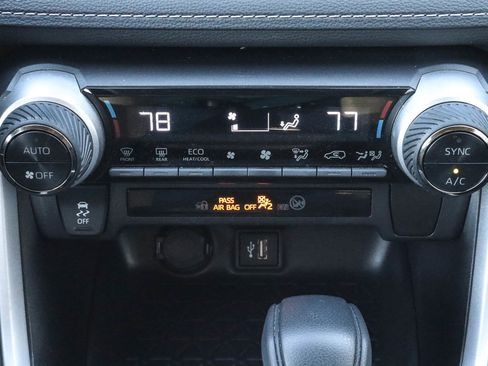 Used 2025 Toyota RAV4 XLE AWD/4WD image 11