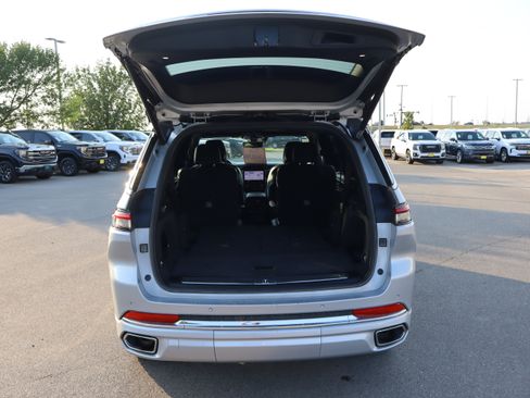 Used 2022 Jeep Grand Cherokee L Overland w/ Advanced Protech Group III AWD/4WD image 15
