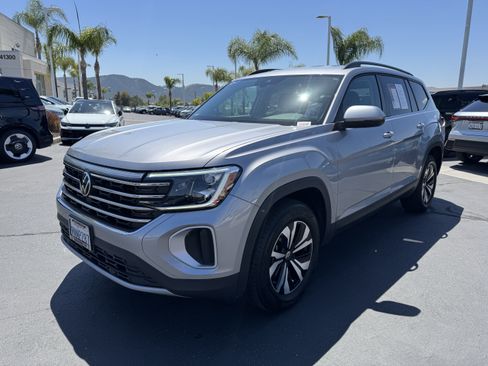 Certified 2024 Volkswagen Atlas SE FWD image 7