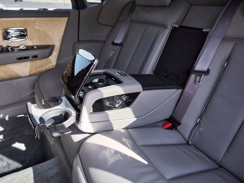 Used 2025 Rolls-Royce Phantom Sedan RWD image 58