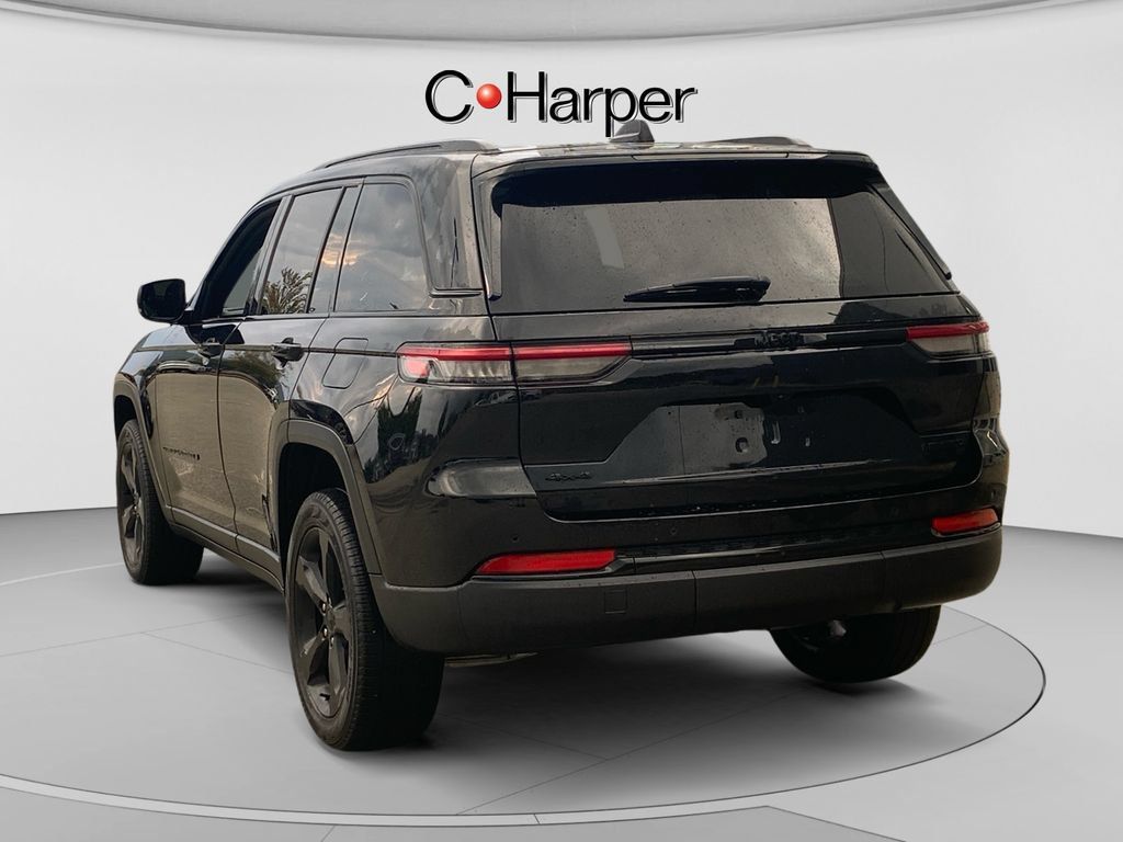 Used 2024 Jeep Grand Cherokee Limited w/ Black Appearance Package AWD/4WD image 5