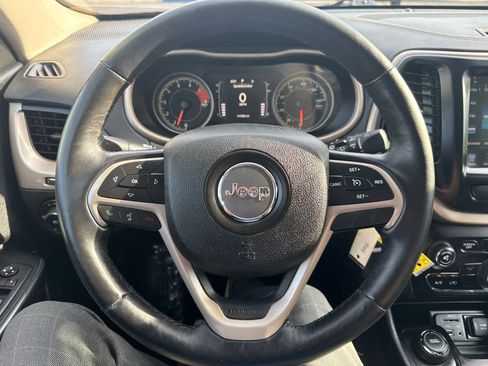 Used 2016 Jeep Cherokee Latitude w/ Cold Weather Group AWD/4WD image 19