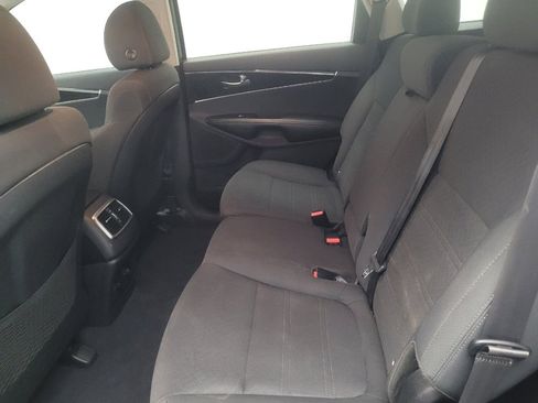 Used 2020 Kia Sorento LX FWD image 18