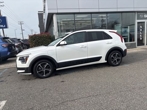 Used 2023 Kia Niro EX w/ EX Cold Weather Package image 10