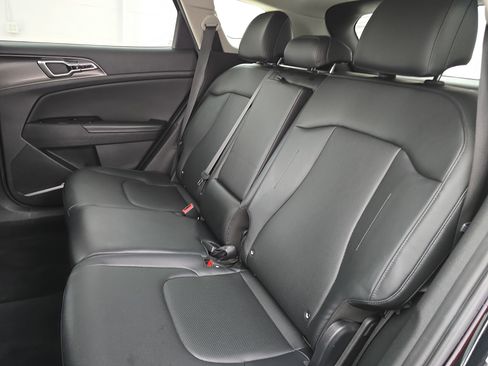 Used 2024 Kia Sportage EX image 13