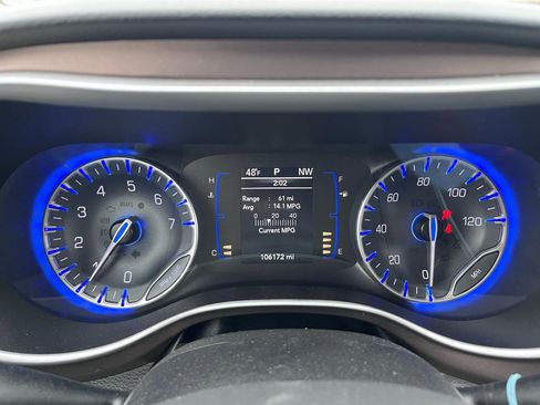 Used 2018 Chrysler Pacifica Touring-L image 33