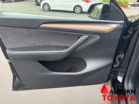 Used 2024 Tesla Model Y Long Range AWD/4WD image 16