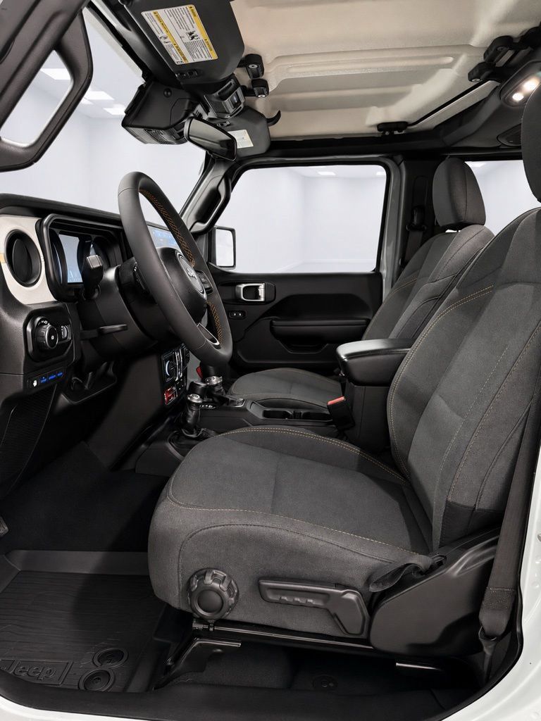 Used 2024 Jeep Wrangler Unlimited AWD/4WD image 15