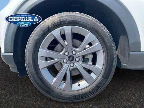 Used 2024 Ford Explorer XLT w/ Equipment Group 202A AWD/4WD image 18