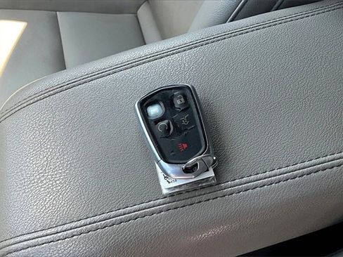 Used 2021 Cadillac XT4 Luxury w/ Cold Weather Package image 35