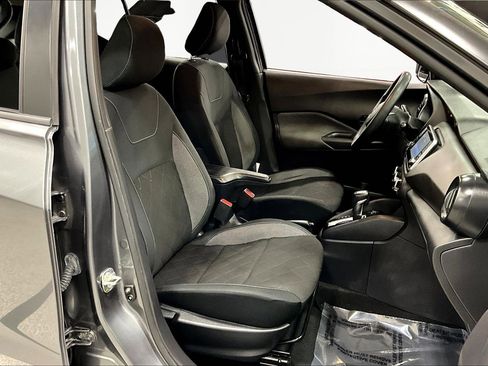 Used 2020 Nissan Kicks S image 29