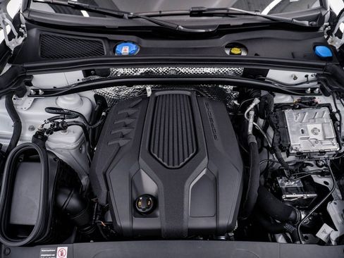 Certified 2025 Porsche Macan image 29