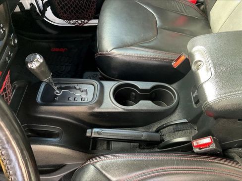 Used 2018 Jeep Wrangler Unlimited Rubicon AWD/4WD image 11