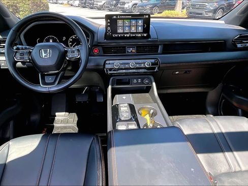 Used 2025 Honda Pilot TrailSport image 16