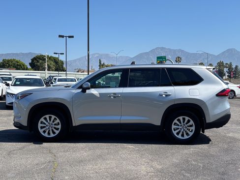 Used 2024 Toyota Grand Highlander AWD image 2