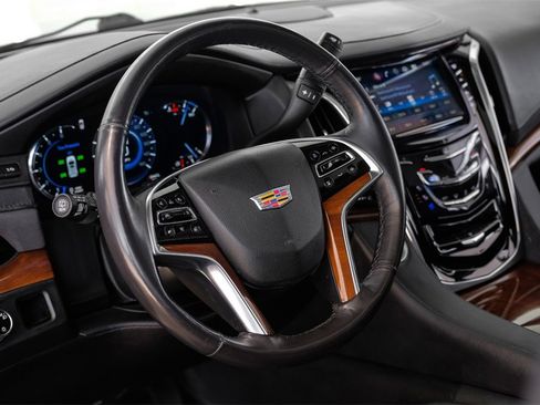Used 2019 Cadillac Escalade ESV Luxury image 13