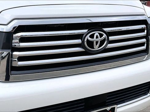 Used 2019 Toyota Sequoia Platinum image 30