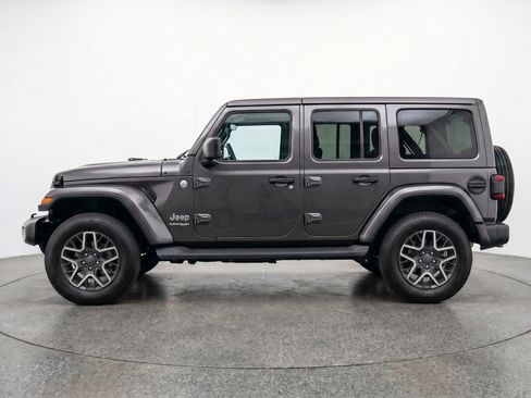 Used 2025 Jeep Wrangler Unlimited Sahara AWD/4WD image 5