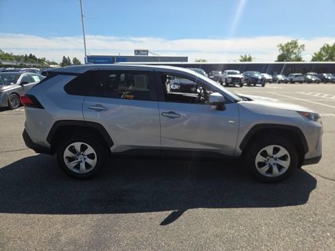 Used 2022 Toyota RAV4 LE AWD/4WD image 4