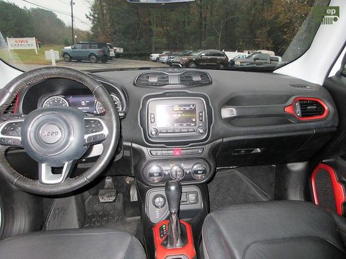 Used 2015 Jeep Renegade Trailhawk w/ Premium Leather Group image 21