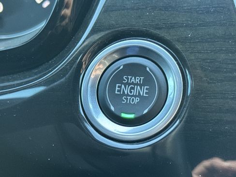 Used 2023 Cadillac XT6 Premium Luxury w/ Technology Package image 18