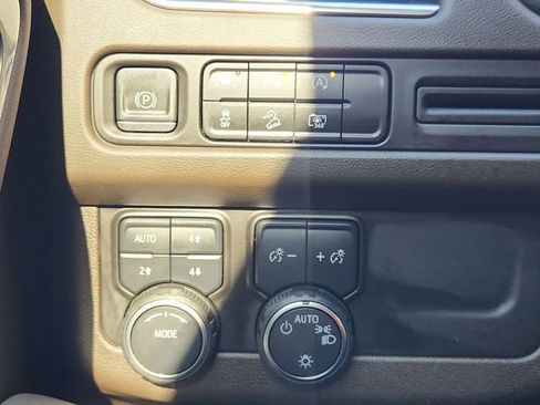 Used 2023 Chevrolet Tahoe Z71 w/ Luxury Package image 17