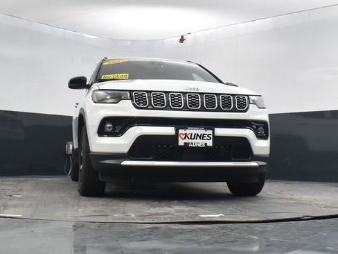 Used 2025 Jeep Compass Limited image 45