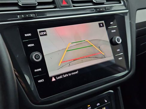 Certified 2022 Volkswagen Tiguan SE image 31