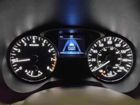 Used 2020 Nissan Pathfinder Platinum w/ Cargo Package image 23