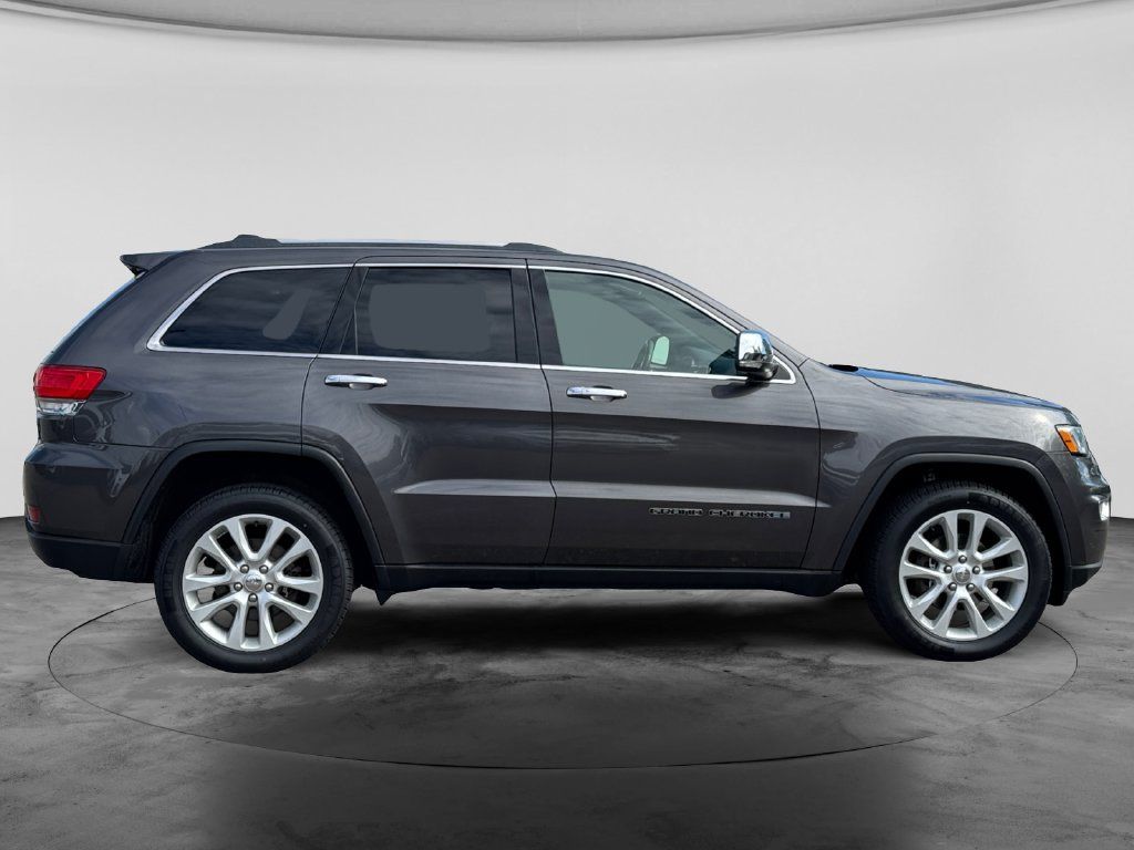 Used 2017 Jeep Grand Cherokee Limited AWD/4WD image 11