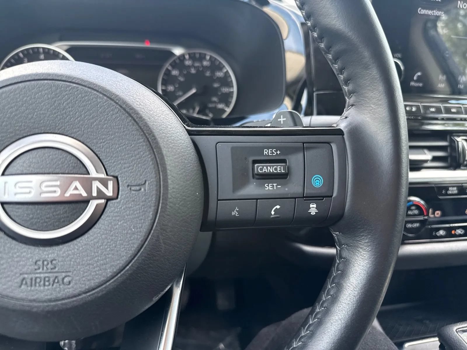 Used 2023 Nissan Pathfinder SL FWD image 18