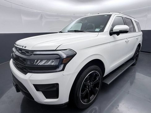 Used 2023 Ford Expedition Limited AWD/4WD image 3