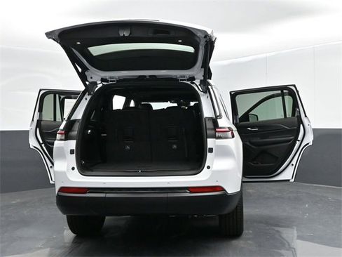 New 2025 Jeep Grand Cherokee L Altitude image 61