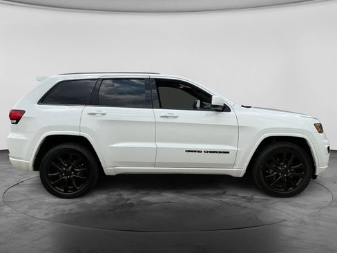 Used 2020 Jeep Grand Cherokee Altitude AWD/4WD image 10