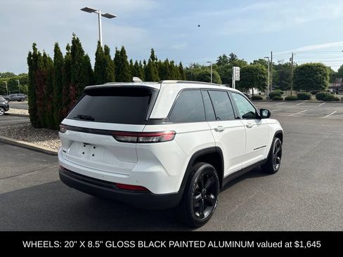 Certified 2025 Jeep Grand Cherokee Altitude AWD/4WD image 3