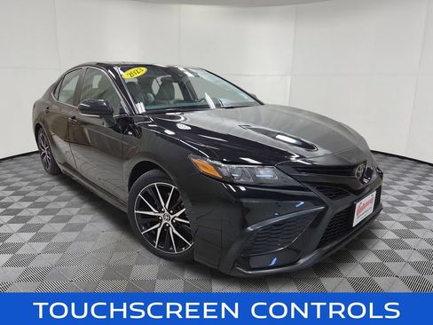 Used 2023 Toyota Camry SE AWD/4WD image 3