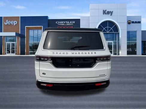 Used 2024 Jeep Grand Wagoneer L Series III AWD/4WD image 4
