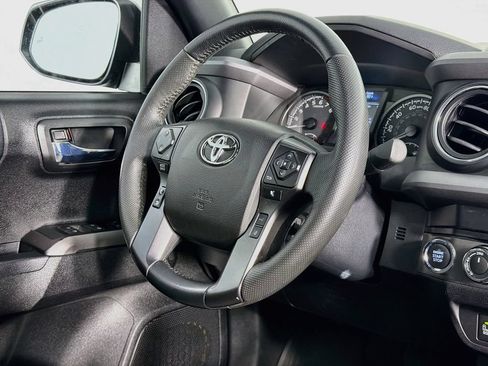 Used 2022 Toyota Tacoma TRD Sport w/ Technology Package AWD/4WD image 37