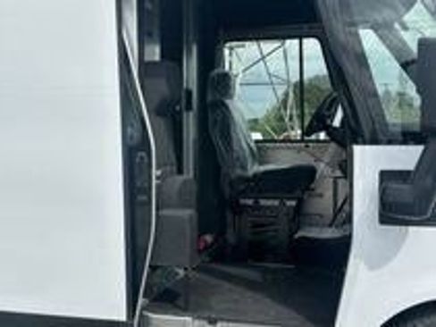 Used 2024 Chevrolet Brightdrop 400 w/ Commercial Equipment Package AWD/4WD image 7